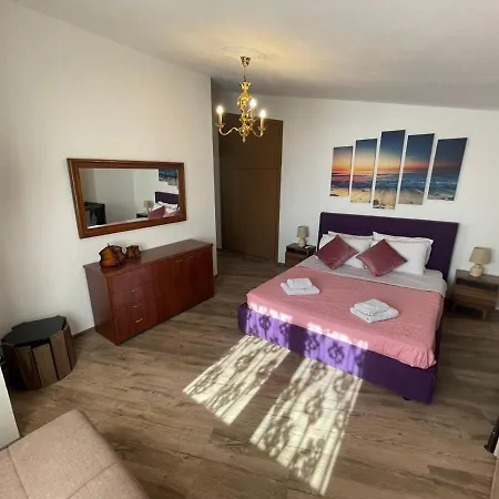Maisonette 25m From The Sea *