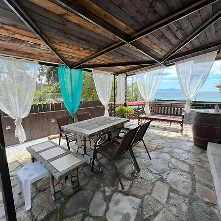 Maisonette 25m From The Sea Ferienhaus *