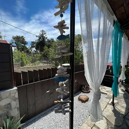 Maisonette 25m From The Sea Semesterbostad
