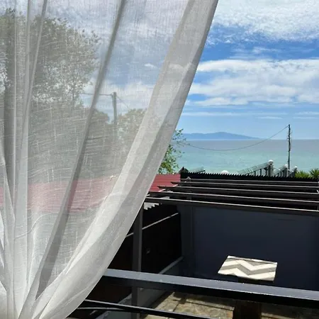 Maisonette 25m From The Sea Semesterbostad