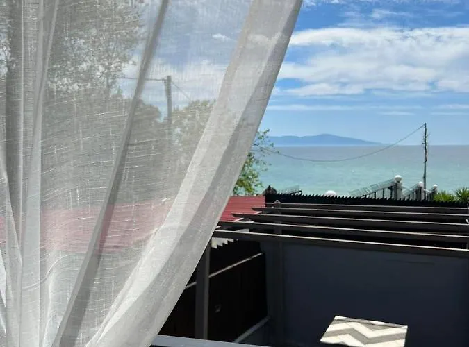 Maisonette 25m From The Sea 度假居